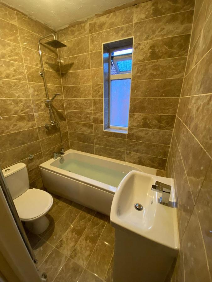 Shirley House 2, Self Catering Guest House, Self Check In, Smart Locks, 10 Min Walk To Southampton General, Aspire And Princess Anne Hospitals, Access To Fully Equipped Kitchen, Excellent Transport Links, Ideal For Longer Stays And Hospital Shifts Exterior foto
