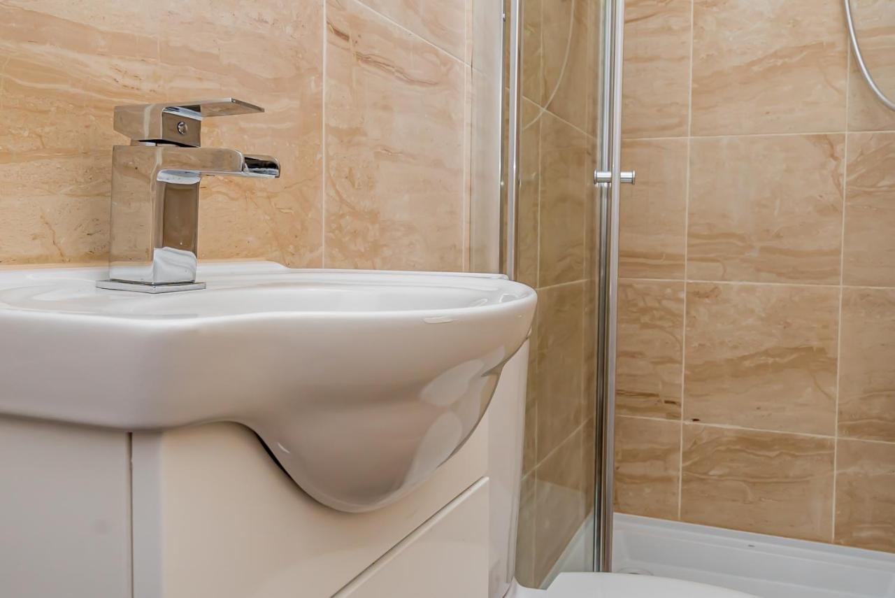Shirley House 2, Self Catering Guest House, Self Check In, Smart Locks, 10 Min Walk To Southampton General, Aspire And Princess Anne Hospitals, Access To Fully Equipped Kitchen, Excellent Transport Links, Ideal For Longer Stays And Hospital Shifts Exterior foto